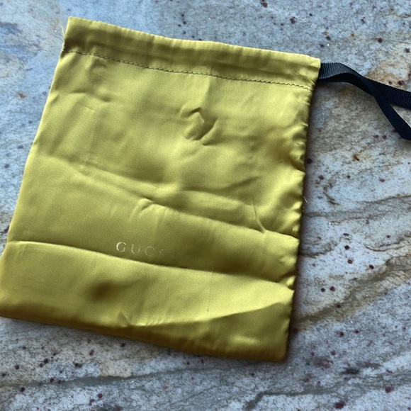 Authentic New with Tags Silver Interlocking Stud Gucci Earrings w box and pouch - Picture 8 of 9